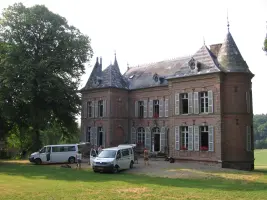 kasteel met de busjes.webp